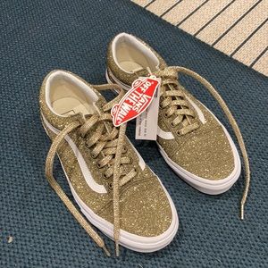 NWT Vans Old Skool style shoes